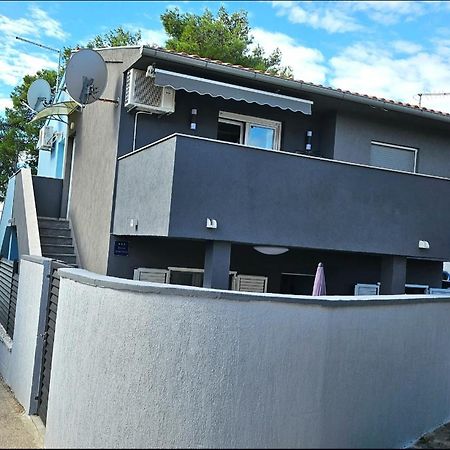 Apartman Karla ヤドリヤ エクステリア 写真